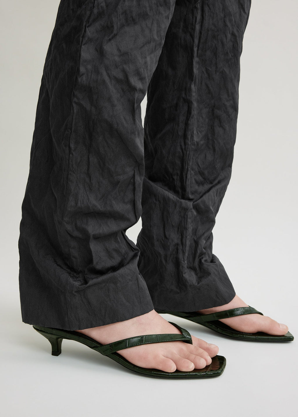 Croco-embossed heeled flip flops dark green